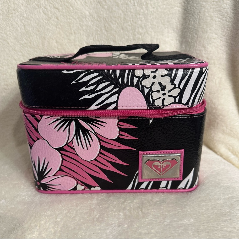 Roxy cosmetic case